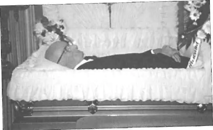 Петро ДЯЧЕНКО в домовині 28 квітня 1965 р З оригіналу Публікується вперше - фото 144