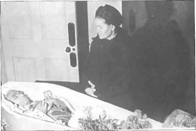 Тетяна ПЕРЕБИИНІС прощається з чоловіком Лондон 19 листопада 1966 р З - фото 149