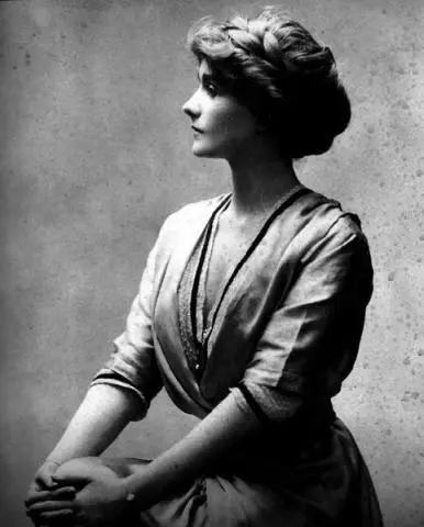 Coco Chanel portrait c 1910 Source Library of Congress Der Führer in - фото 12