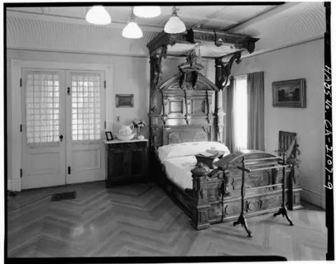 Sarah Winchesters bedroom c 1980 HABS photographer Source Library of - фото 23