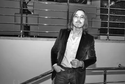Никас Сафронов На фасаде висят многочисленные таблички с именами знаменитых - фото 25