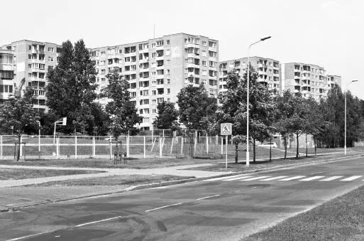 Советская застройка в Вильнюсе Пустые улицы закрытые производства и разоренные - фото 29