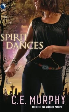 C.E. Murphy Spirit Dances обложка книги