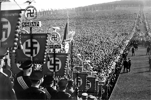 Парад у Нюрнберзі 6 вересня 1937 р Пізніше радянська влада таврувала як - фото 34