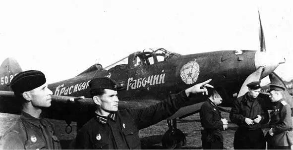 Льотчики 21го гвардійського винищувального авіаполку біля американського - фото 53