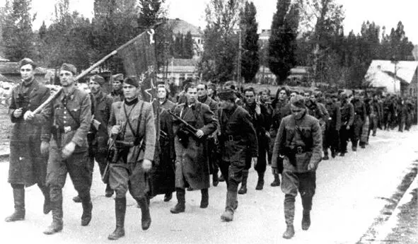 Югославські комуністичні партизани входять у Белград жовтень 1944 р Від - фото 75