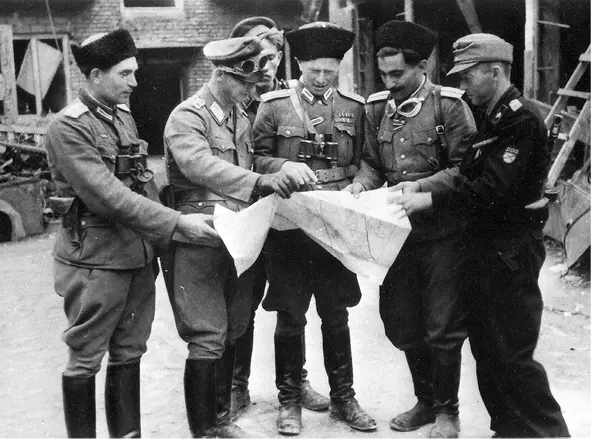 Офіцери зведеного полку РОНА під час Варшавського повстання серпень 1944 р - фото 101