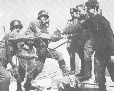 Первое рукопожатие союзников Вечер 25 апреля 1945 года Выпьем за победу - фото 10
