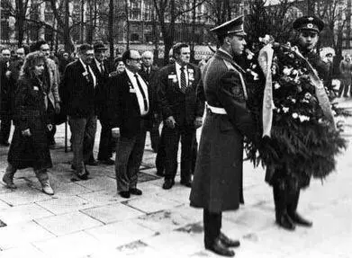 1987 год Возложение венков к могиле Неизвестного солдата в Москве Дань памяти - фото 46