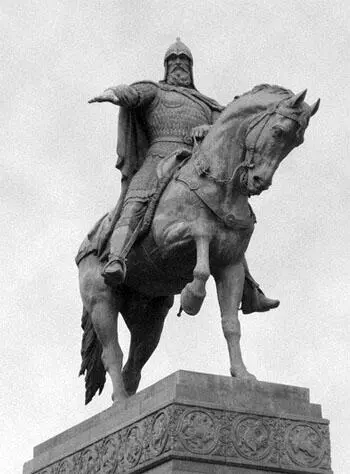 Памятник Юрию Долгорукому в Москве Но знает ли кто из современников что и со - фото 2