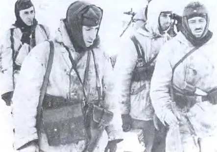 Немецкие солдаты в Сталинградском котле Декабрь 1942 года Одно из многих - фото 18