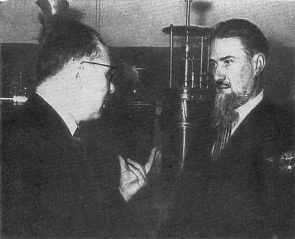 И В Курчатов в своем рабочем кабинете 3 февраля 1960 года Примечания 1 - фото 45
