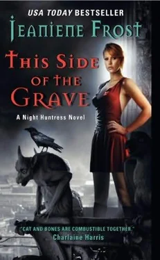 Jeaniene Frost This Side of the Grave обложка книги