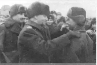 Генерал Сикорский проводит один из первых смотров войск Андерса Февраль 1942 - фото 22