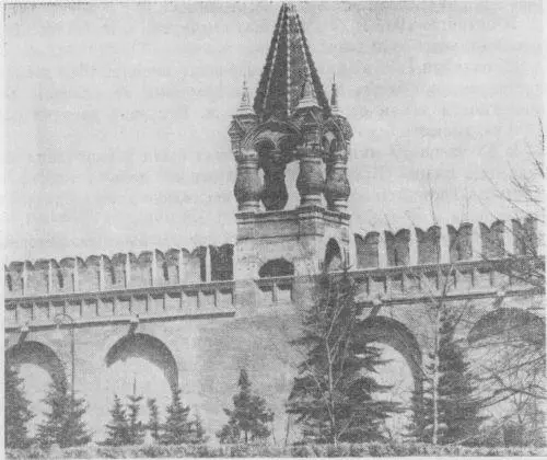 Царская башня и арки в стене со стороны Кремля Внутри башен имеются - фото 32