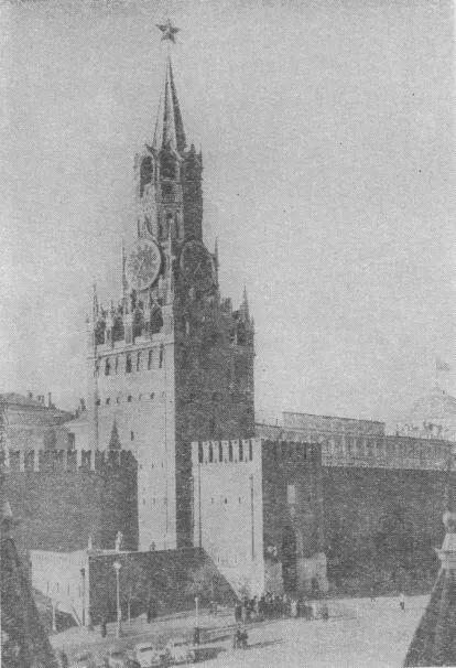 Спасская башня и Кремлёвская стена со стороны Красной площади Общий вид - фото 11