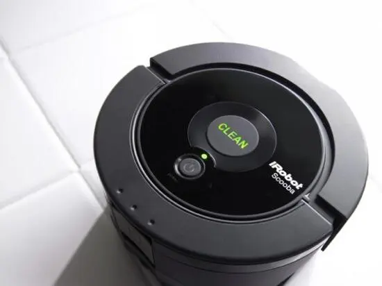 Миниатюрный кухонный пылесос iRobot Scooba 230 высотой всего 89 см и диаметром - фото 12