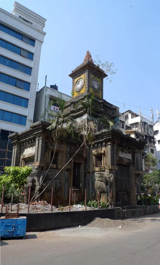 Как шли мимо неё так и окаменели будто молнией сразило И тут же повеяло - фото 39