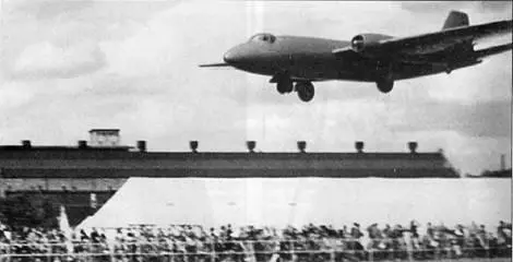 Канберра VN799 во время публичного дебюта Фарнборо сентябрь 1949 г - фото 16