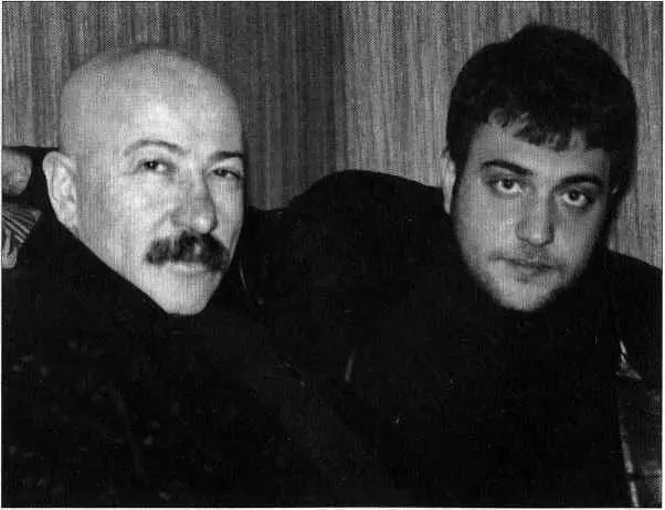 С Даниилом сыном любимого продюсера 1999 г С нанайцами Я всю жизнь - фото 20