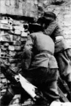 Военнослужащие РОНА в Варшаве Вывод полка из Варшавы историки иногда объясняют - фото 40