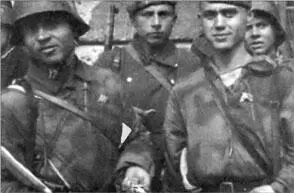 Солдаты РОНА Август 1944 года В отличие от Власова Каминский с октября 1941 - фото 44