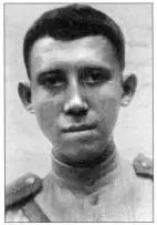 Младший лейтенант Иван Александрович Якушин в возрасте 18 лет Центральный - фото 1