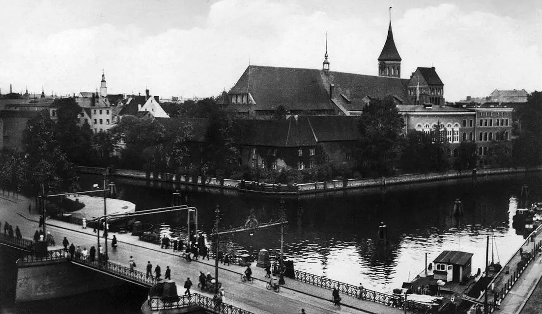 Здание университета на острове Кнайпхоф Вид со стороны Деревянного моста - фото 19