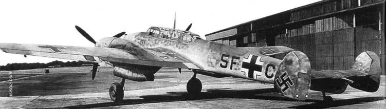 Разведчик Bf 110С5 готов войти в состав группы 2Н14 Во второй половине - фото 17