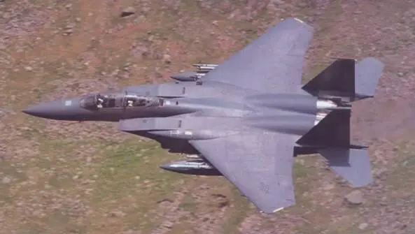 F15E из 48го истребительного авиакрыла совершает полет на предельно малой - фото 64