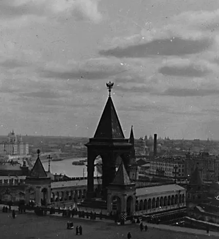 Памятник Александру II в Кремле Дальше архитектор Султанов повествует что в - фото 70