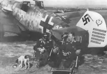 Оберлейтенант Альфред Гриславски командир эскадрильи 1JG 52 справа и обер - фото 118