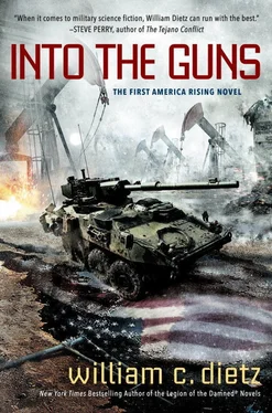 Уильям Дитц Into the Guns обложка книги