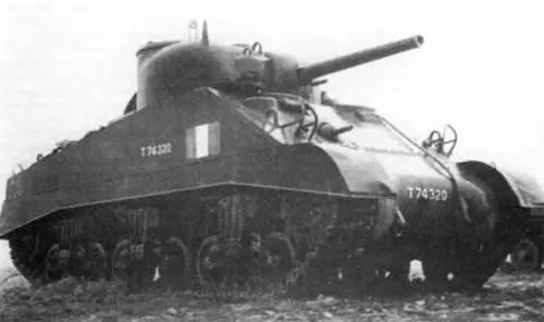 Первый танк М4 переданный английской армии по программе лендлиза 1942 г - фото 79