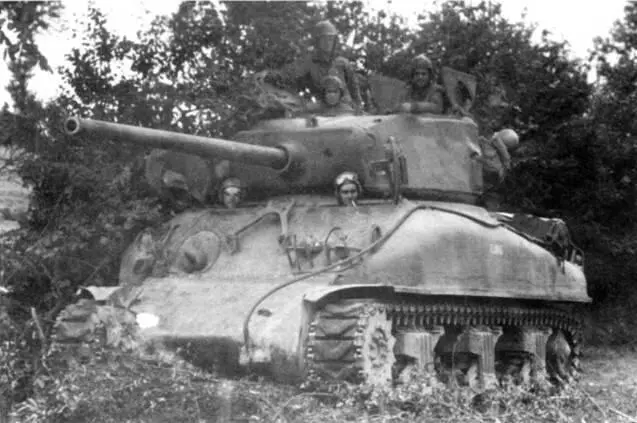 Средний танк М4А1 76W 2й танковой дивизии в Нормандии Июль 1944 г М4А2 - фото 80