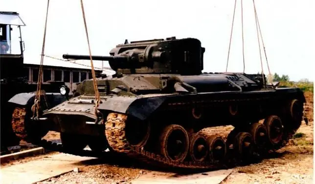 Легкий танк PzI AusfB вверху и средний танк РгV AusfD внизу в - фото 330
