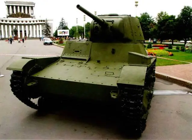 Легкий танк Т50 в экспозиции Военноисторического музея бронетанкового - фото 334