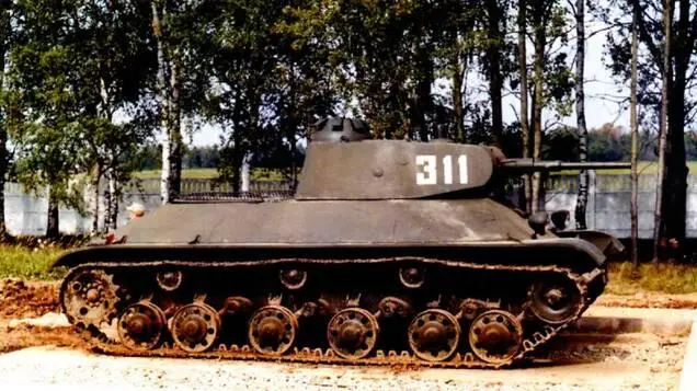 Легкий танк Т50 в экспозиции Военноисторического музея бронетанкового - фото 335