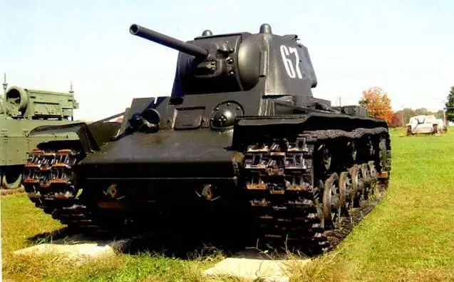 Средний танк Т34 обр 1942 г вверху в экспозиции Музея Великой - фото 336