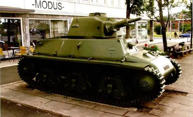 Легкий танк Н39 точнее 38Hf на центральной площади г Нарвик Норвегия - фото 349