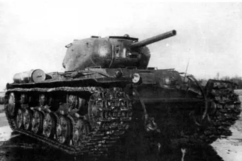 Тяжелый танк КВ1С выпуска конца 1942 г на полигоне в Кубинке Последний - фото 494