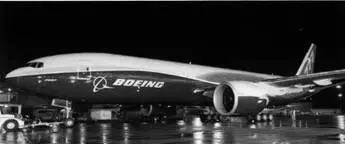 21 маякорпорация Боинг выкатила новый самолет Boeing 777F Freighter - фото 15