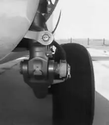 Левая и правая основные опоры шасси 19793 Самолетом управлял экипаж КМЗ во - фото 29