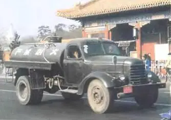 Топливозаправщик на шасси Цзефан СА10В 1963 г Цзефан СА30 6X61966 г - фото 741