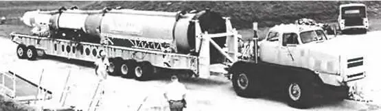 Тягач Коулмэн CF55AF 4х4 с ракетой Минитмэн2 1965 г На таком шасси - фото 104