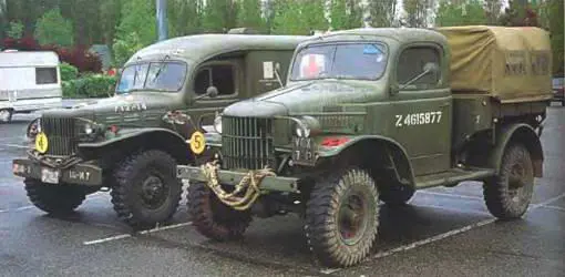 Додж Т212 D8A 4X41942 г слева американский Додж Т214 Додж Т222 - фото 735