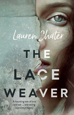 Lauren Chater Lace Weaver обложка книги