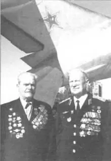 ЛК Щукин справа и АА Свинтицкий Минск октябрь 2001 г 6 января кн - фото 116