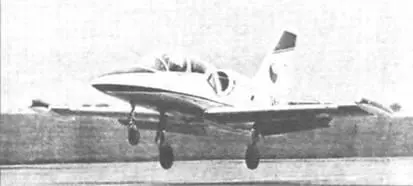 Опытный самолет L39 Х02 в одном из первых полетов Опытный самолет L39 - фото 13