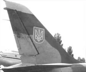 Вертикальное оперение Левый крыльевой топливный бак Двигатель АИ25ТЛ - фото 22